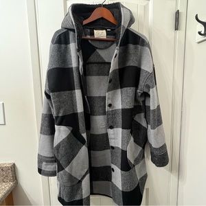 New RD Styles Grey and Black Buffalo Hooded Shacket Size Med